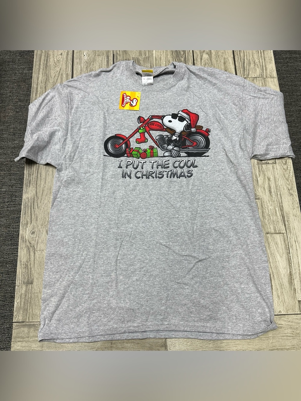 NWT Y2K Peanuts SNOOPY "I put the Cool in Christmas" Graphic Tee Sz XL Grey